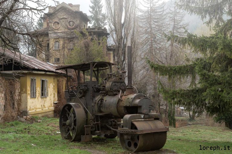 Exploration of an abandoned villa in Bulgaria