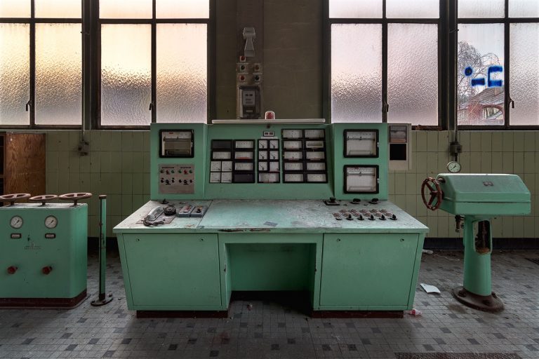 urbex germany power plant: abandoned peppermint control room