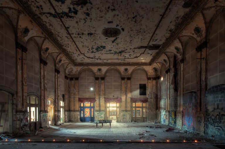 urbex germany: lost ballhaus in Berlin