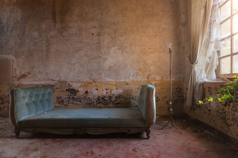 urbex france: abandoned Chateau de Vadencourt