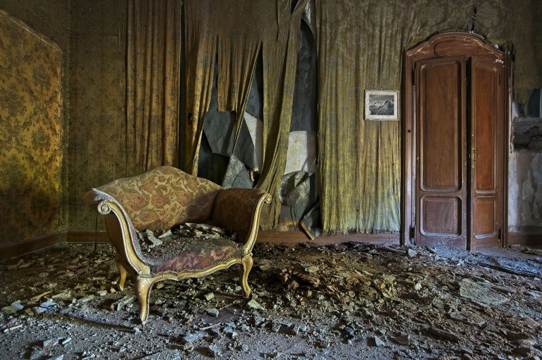 abandoned house in italy: villa camilla pesenti