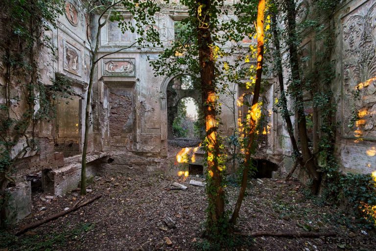 Urbex. Abandoned mansion Villa La Romantica, Italy