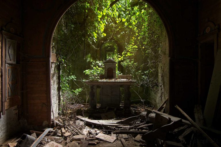antica cascina abbandonata in nord italia