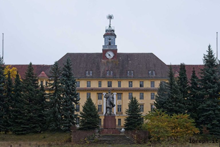 Haus der Offiziere. Lenin statue in the abandoned headquarters of the Soviet forces in East Germany