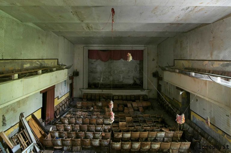 Cinema Ideal. Cinema teatro in disuso abbandonato in Italia