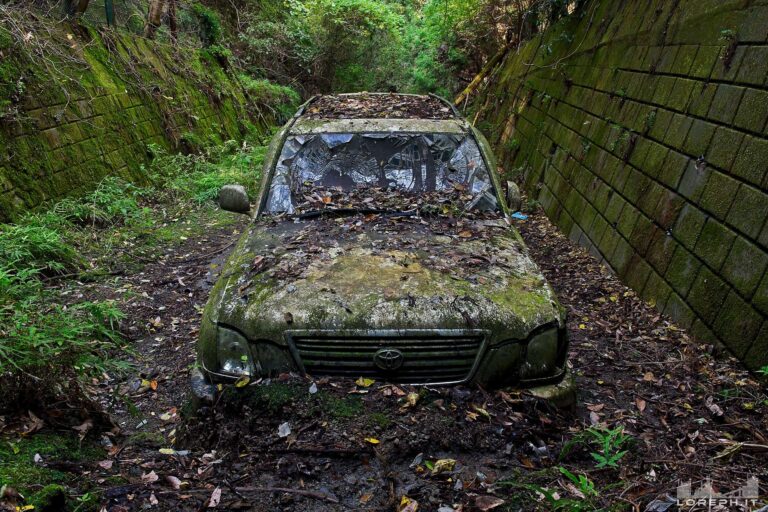 Jeep Mishima tunnel